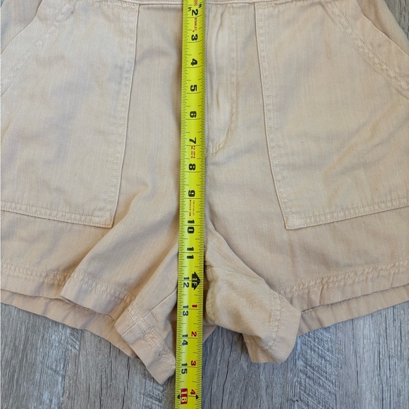 3/$15! Universal Thread Women's Beige Shorts - Picture 6 of 8